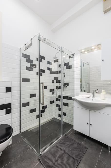 Bold Base Apartament