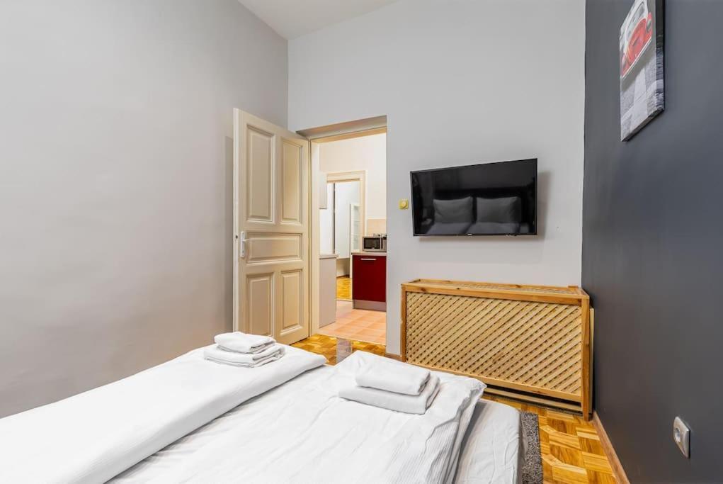 Apartament Bold Base *