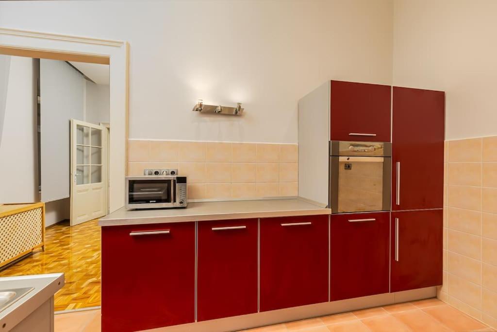 Bold Base Apartament