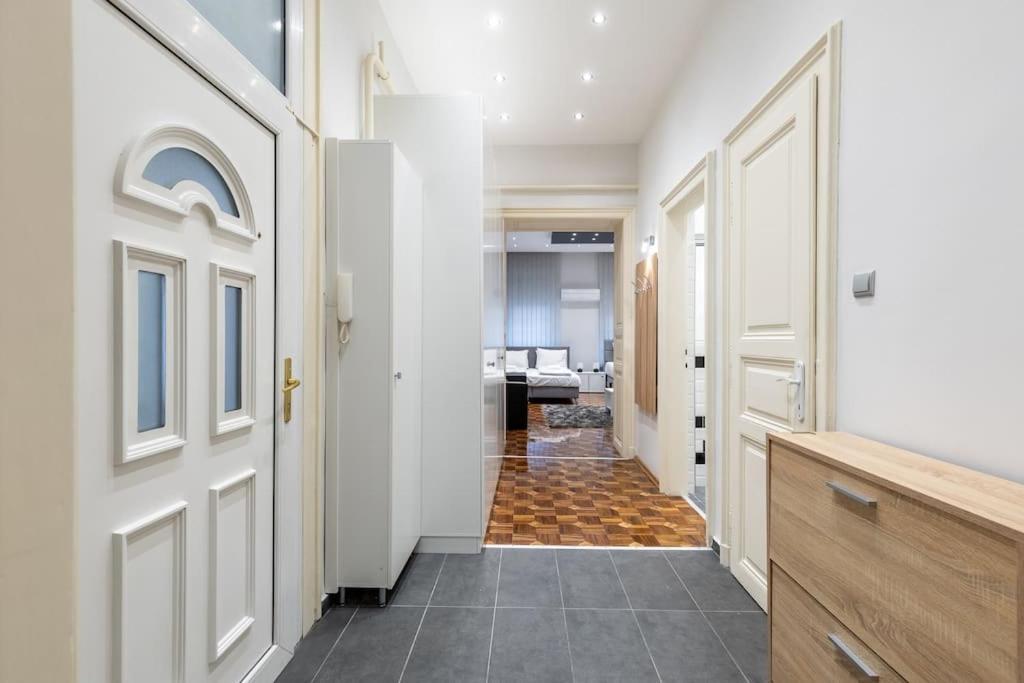 Apartament Bold Base